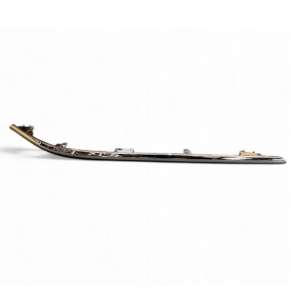 Хромированые вставки нижние в передний бампер HONDA на HONDA e:NS1 (71103-31A-H00\71108-31A-H00) 71103-31A-H00\71108-31A-H00 фото