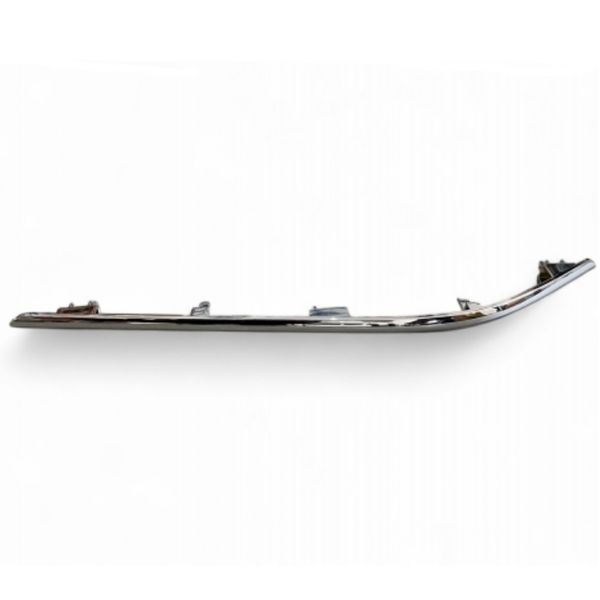 Хромированые вставки нижние в передний бампер HONDA на HONDA e:NS1 (71103-31A-H00\71108-31A-H00) 71103-31A-H00\71108-31A-H00 фото