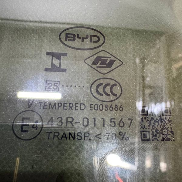 Стекло задней левой двери ОРИГИНАЛ на BYD EV Yuan Plus (SC2EM-6203100) SC2EM-6203100 фото