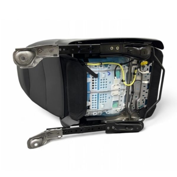 Сиденье пассажира правое HONDA на HONDA e:NS1 (81131-31A-H01/81121-31A-H01) 81131-31A-H01/81121-31A-H01 фото