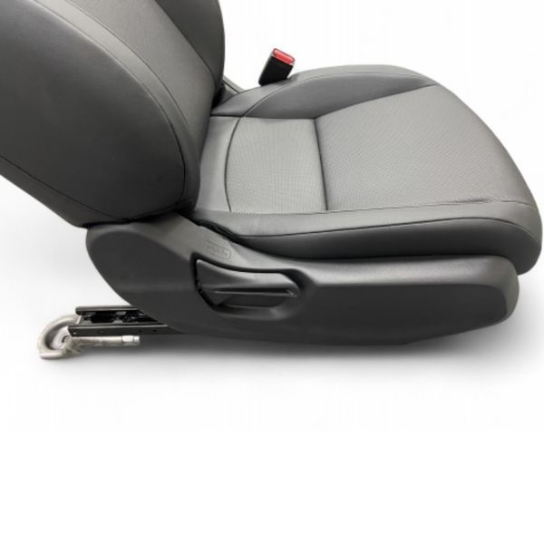 Сиденье пассажира правое HONDA на HONDA e:NS1 (81131-31A-H01/81121-31A-H01) 81131-31A-H01/81121-31A-H01 фото